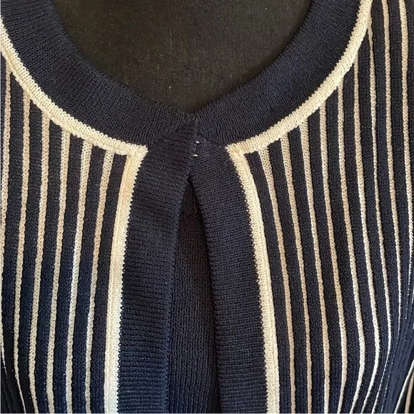 St.John Twin Set Navy/ white Wool Blend Cardigan / Vest size M - Picture 3 of 16